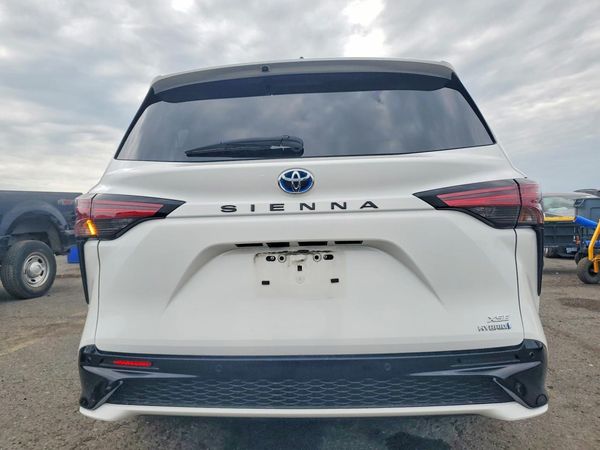 2024 TOYOTA SIENNA XSE