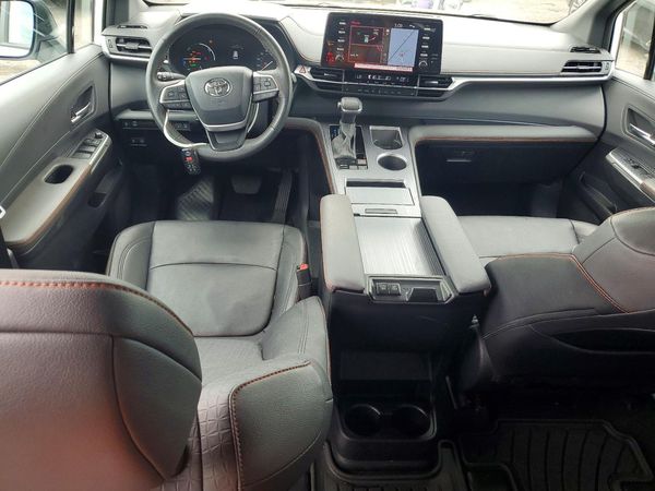 2024 TOYOTA SIENNA XSE