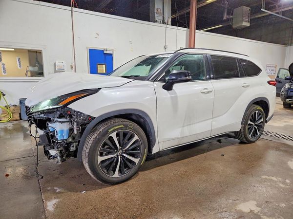 2021 TOYOTA HIGHLANDER XSE Nav & JBL