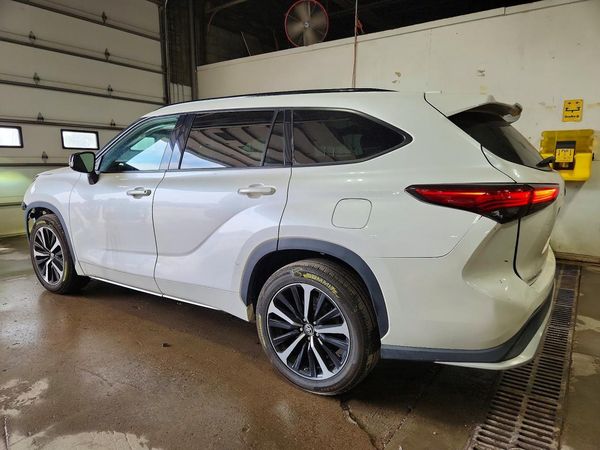 2021 TOYOTA HIGHLANDER XSE Nav & JBL