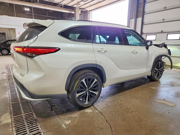 2021 TOYOTA HIGHLANDER XSE Nav & JBL