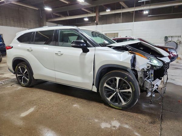 2021 TOYOTA HIGHLANDER XSE Nav & JBL