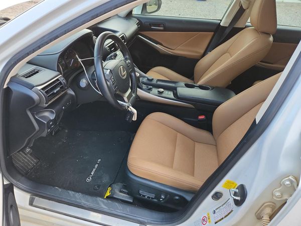 2018 LEXUS IS 300