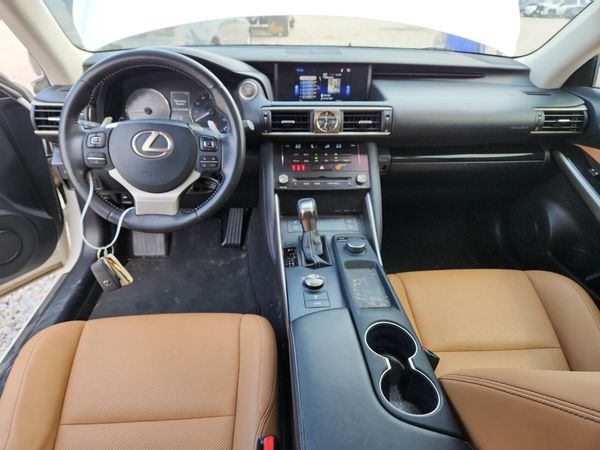 2018 LEXUS IS 300
