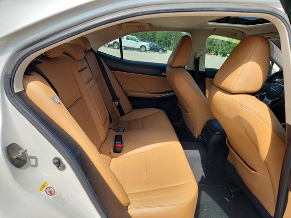 2018 LEXUS IS 300
