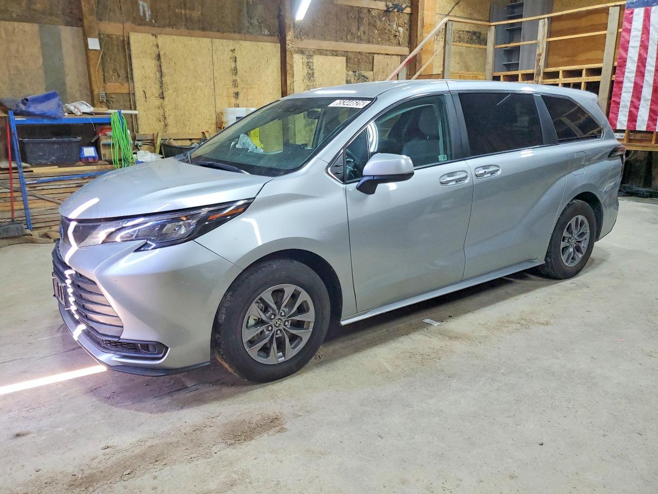 2024 TOYOTA SIENNA LE