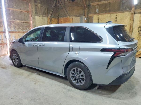 2024 TOYOTA SIENNA LE