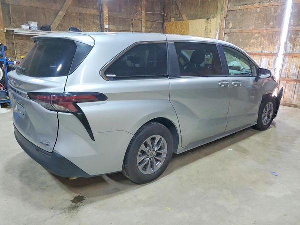 2024 TOYOTA SIENNA LE