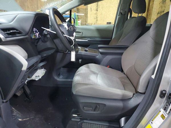 2024 TOYOTA SIENNA LE