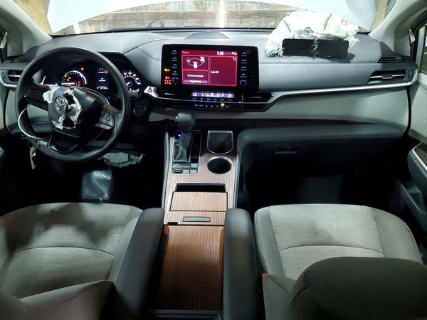2024 TOYOTA SIENNA LE