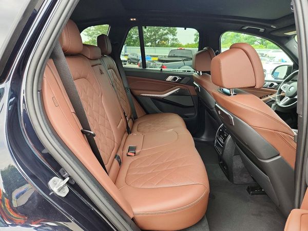 2026 BMW X5 M60i