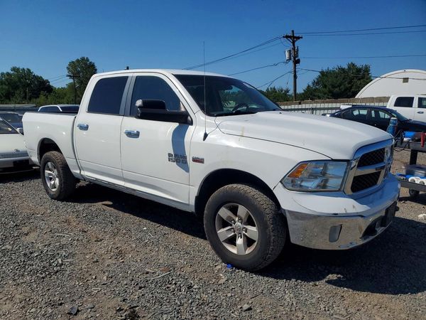 2018 RAM 1500 SLT CREW CAB 4X4