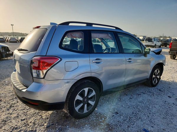 2018 SUBARU FORESTER Base P