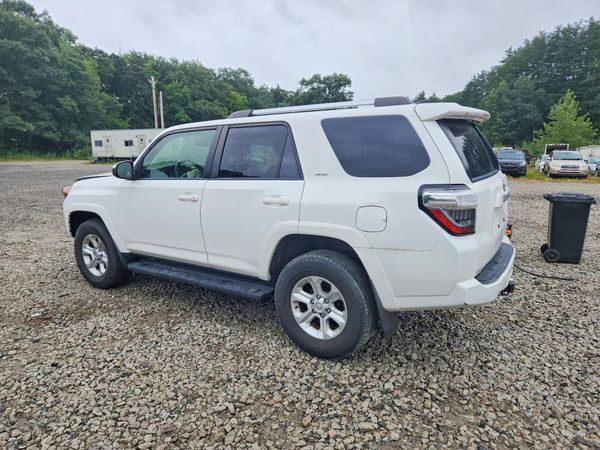 2022 TOYOTA 4RUNNER SR5