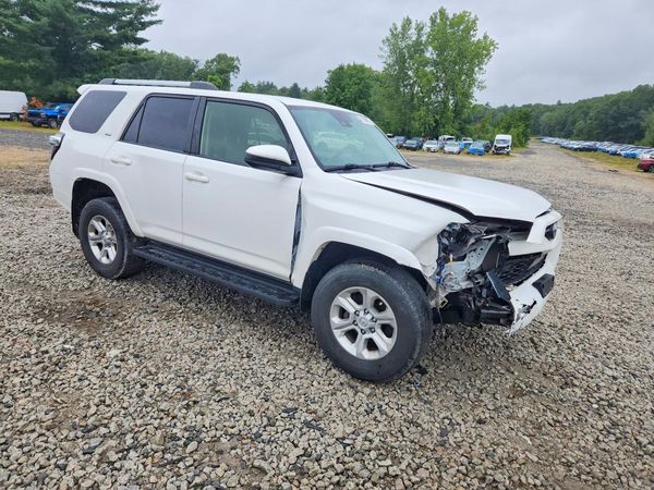 2022 TOYOTA 4RUNNER SR5