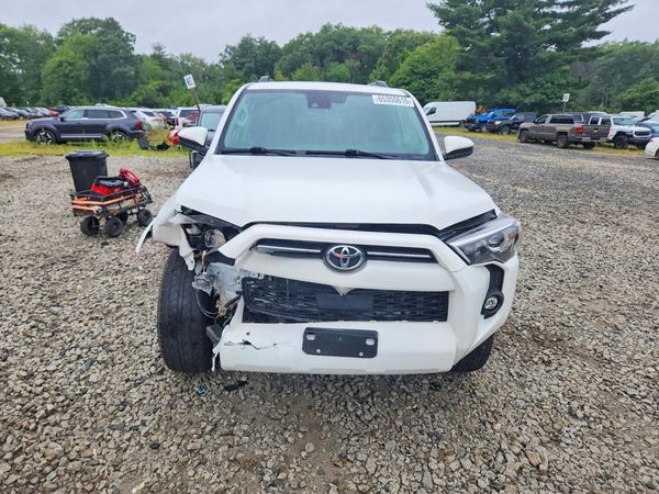 2022 TOYOTA 4RUNNER SR5