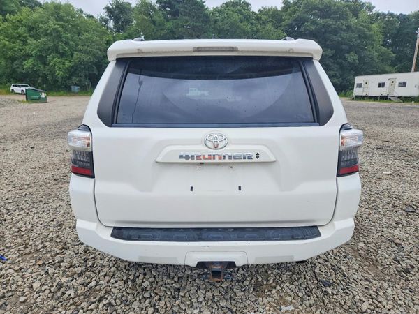 2022 TOYOTA 4RUNNER SR5