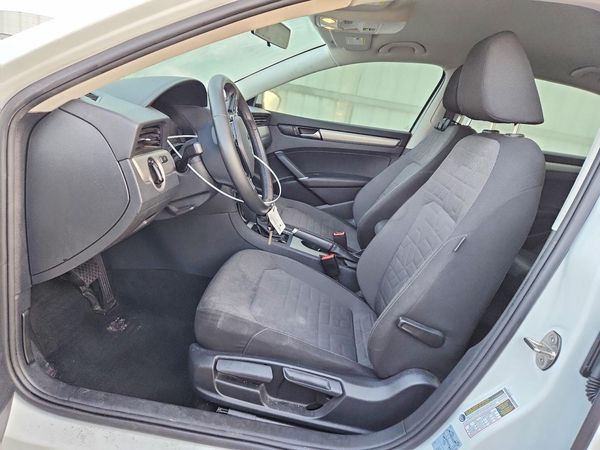 2021 VOLKSWAGEN PASSAT