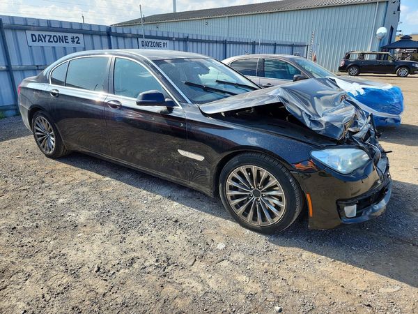 2013 BMW 740 xDrive