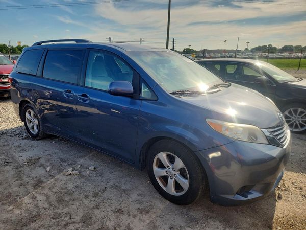 2015 TOYOTA SIENNA