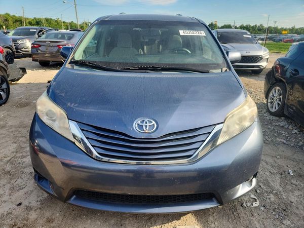 2015 TOYOTA SIENNA