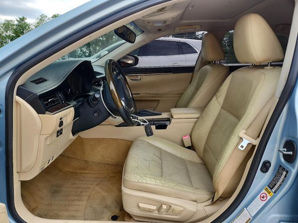 2013 LEXUS ES