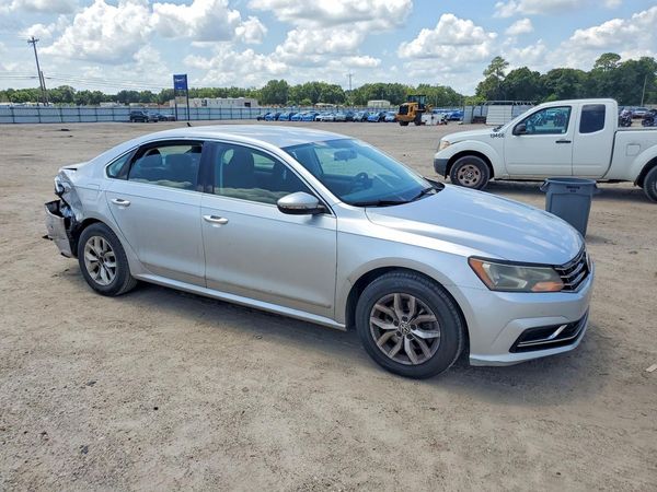 2017 VOLKSWAGEN PASSAT