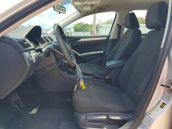2017 VOLKSWAGEN PASSAT