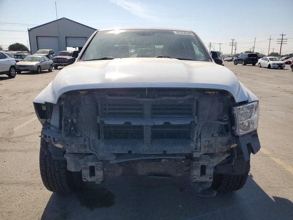 2017 RAM 1500 SLT