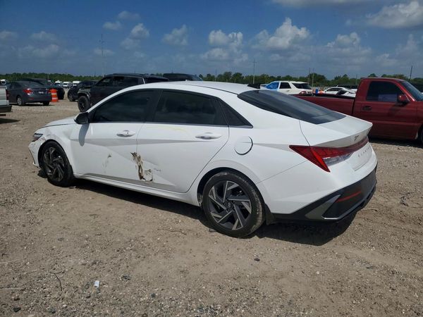 2024 HYUNDAI ELANTRA