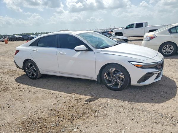 2024 HYUNDAI ELANTRA