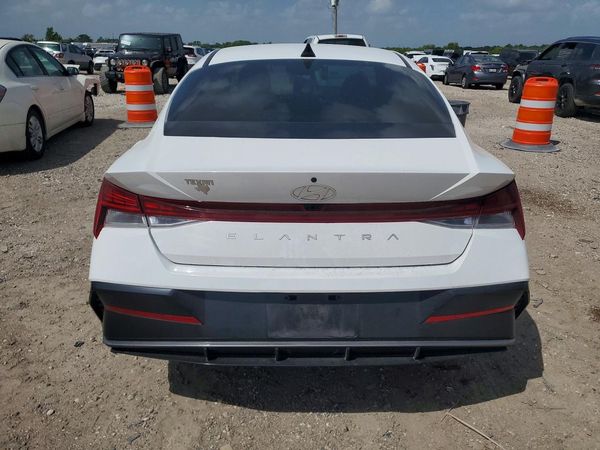 2024 HYUNDAI ELANTRA
