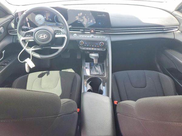 2024 HYUNDAI ELANTRA