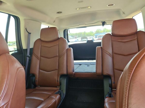 2016 CADILLAC ESCALADE Luxury