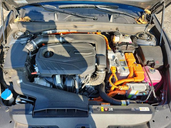 2025 HYUNDAI SONATA SEL — Engine bay