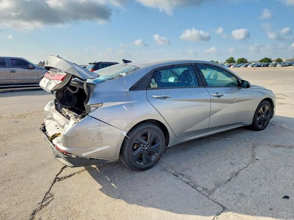 2022 HYUNDAI ELANTRA SEL w/Convenience Pkg