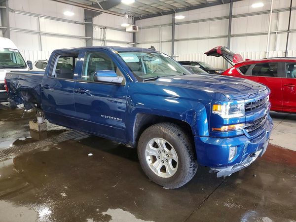 2018 CHEVROLET SILVERADO LT — Passenger 3/4