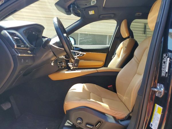 2017 VOLVO XC90
