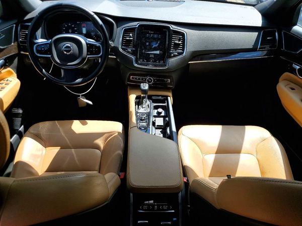 2017 VOLVO XC90