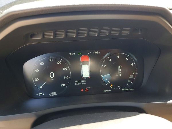 2017 VOLVO XC90