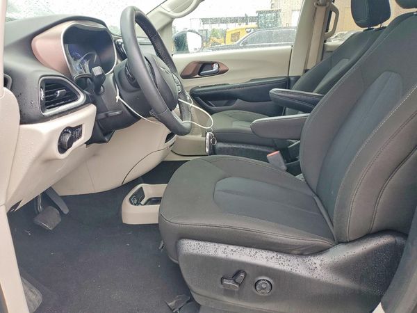 2023 CHRYSLER VOYAGER