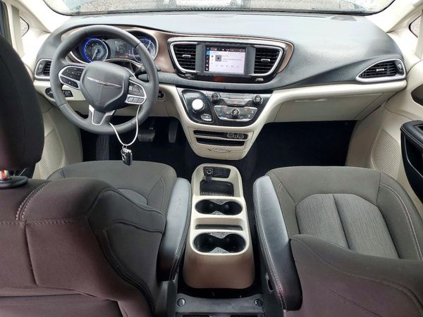 2023 CHRYSLER VOYAGER