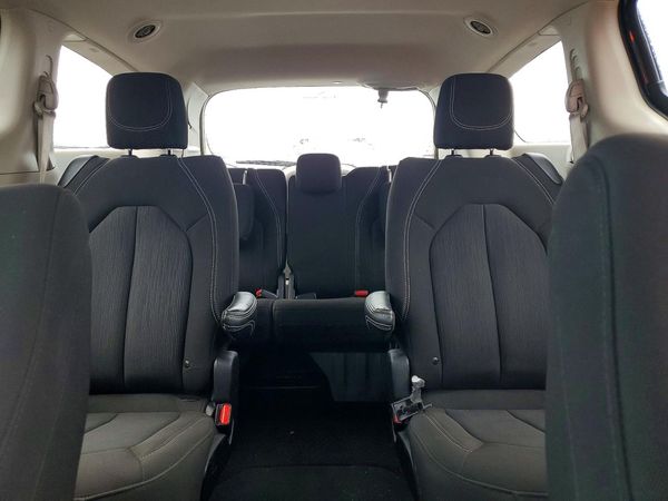 2023 CHRYSLER VOYAGER