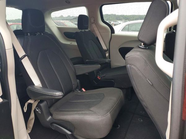 2023 CHRYSLER VOYAGER