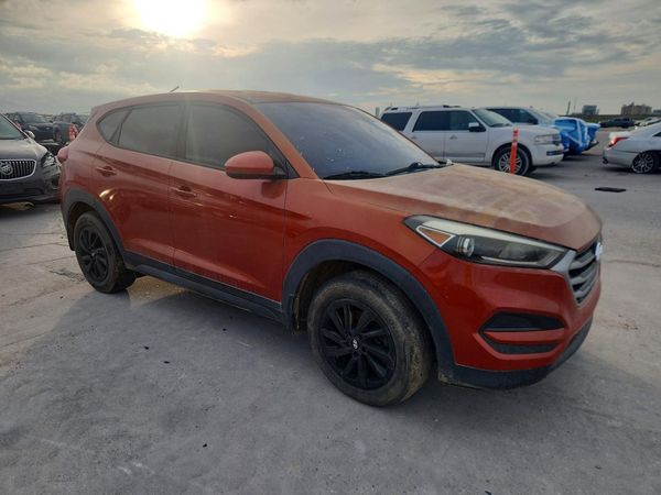 2017 HYUNDAI TUCSON SE (no options)