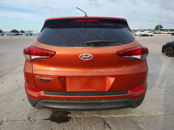 2017 HYUNDAI TUCSON SE (no options)