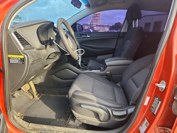 2017 HYUNDAI TUCSON SE (no options)