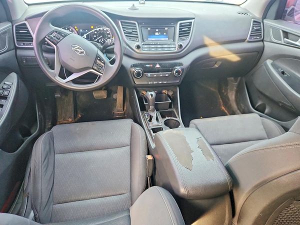 2017 HYUNDAI TUCSON SE (no options)
