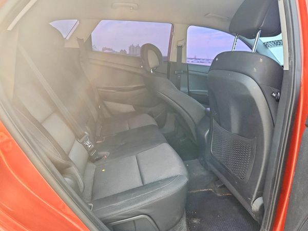 2017 HYUNDAI TUCSON SE (no options)