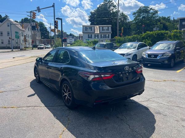 2021 TOYOTA CAMRY SE